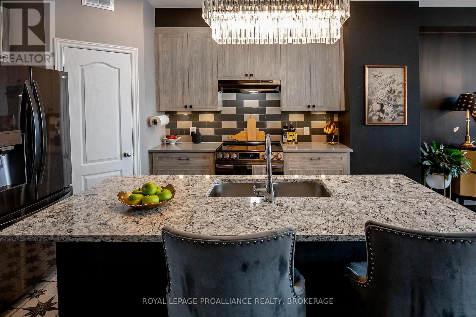 1380 DEMERS AVE, Kingston — photo 3
