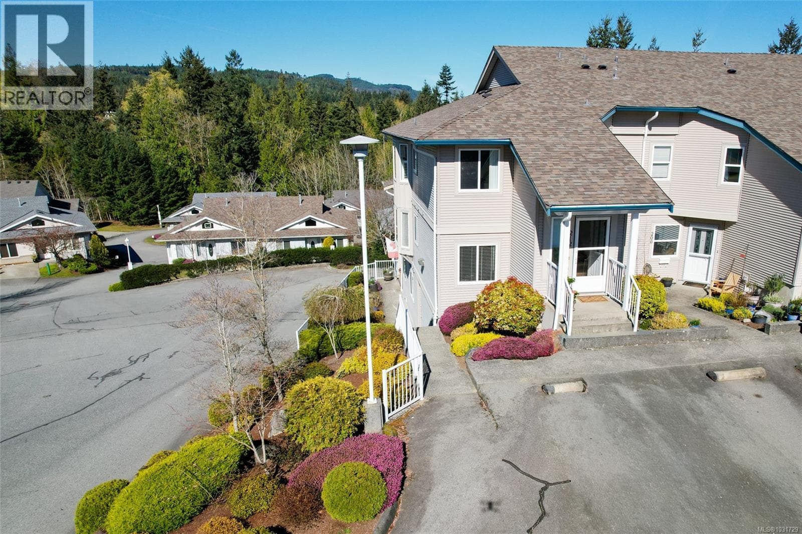 212 1150 Walkem Rd, Vancouver Island — photo 2