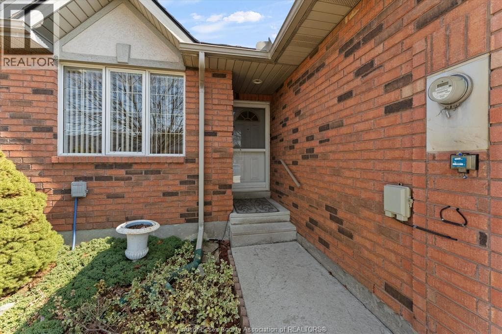 3718 PRAIRIE COURT, Windsor — photo 4