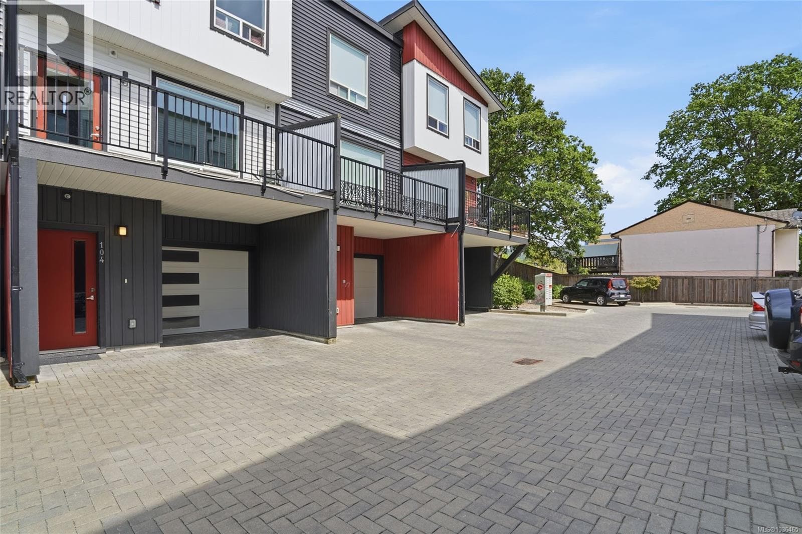 104 1726 Kerrisdale Rd in Northfield