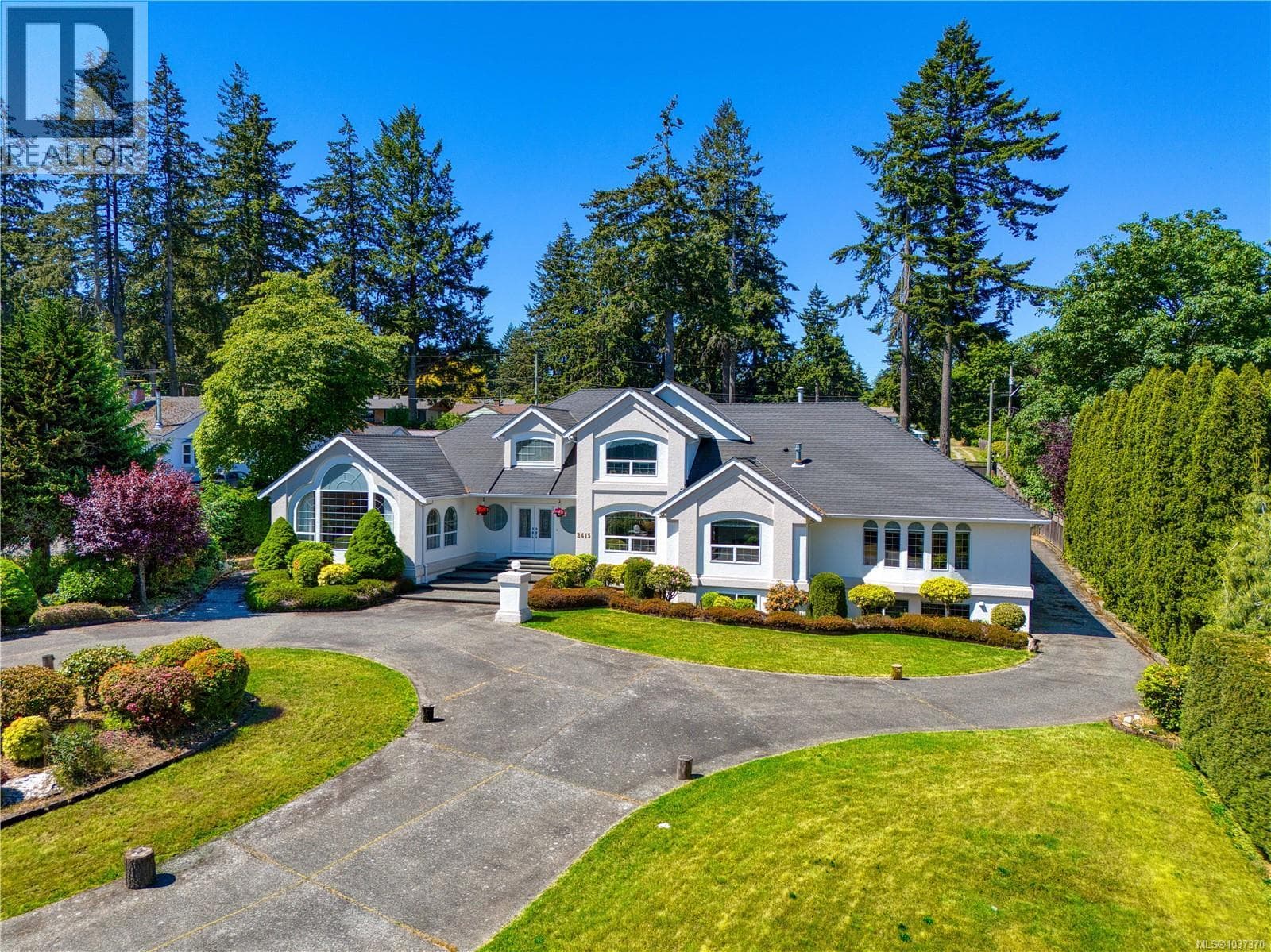 2415 DEPARTURE BAIE ROAD, Vancouver Island — photo 2