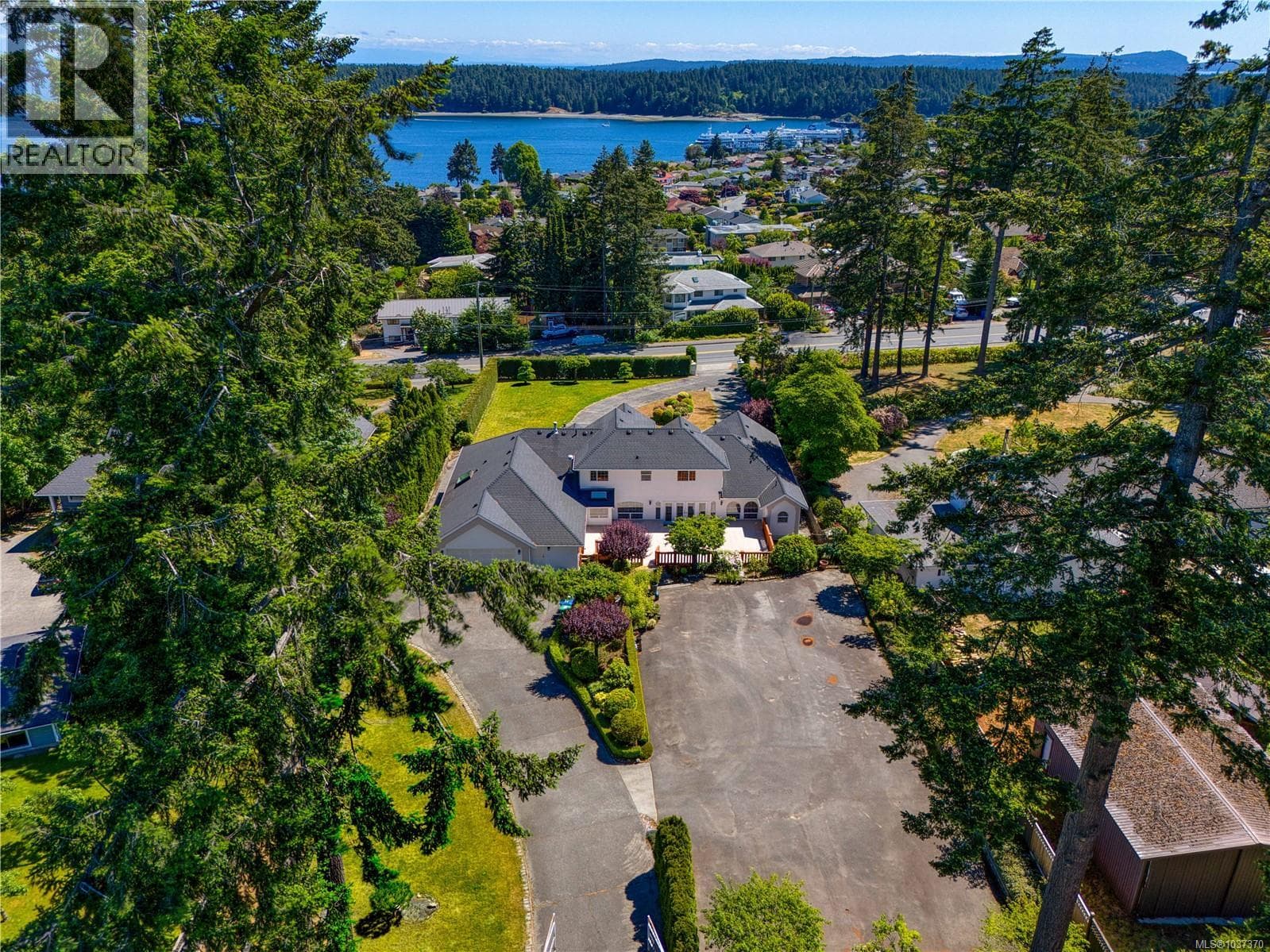 2415 DEPARTURE BAIE ROAD, Vancouver Island — photo 3
