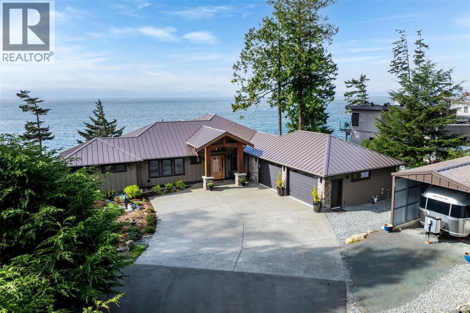 2480 Lighthouse Point Rd, Victoria — photo 3