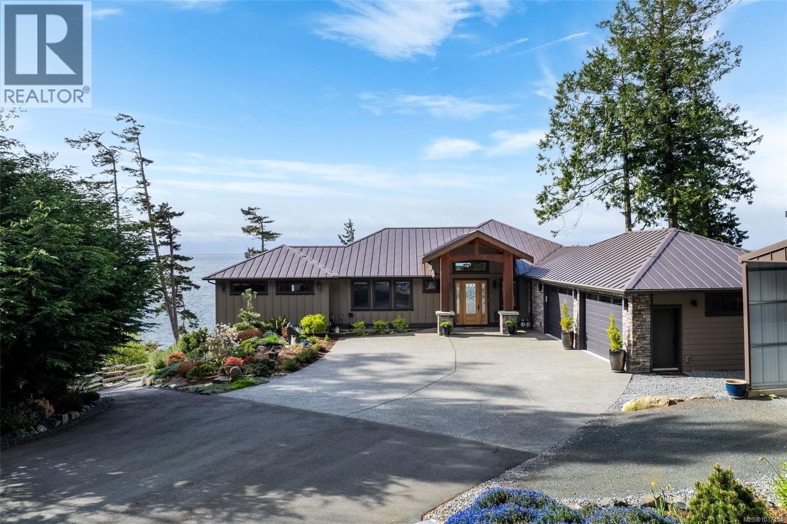 2480 Lighthouse Point Rd, Victoria — photo 4