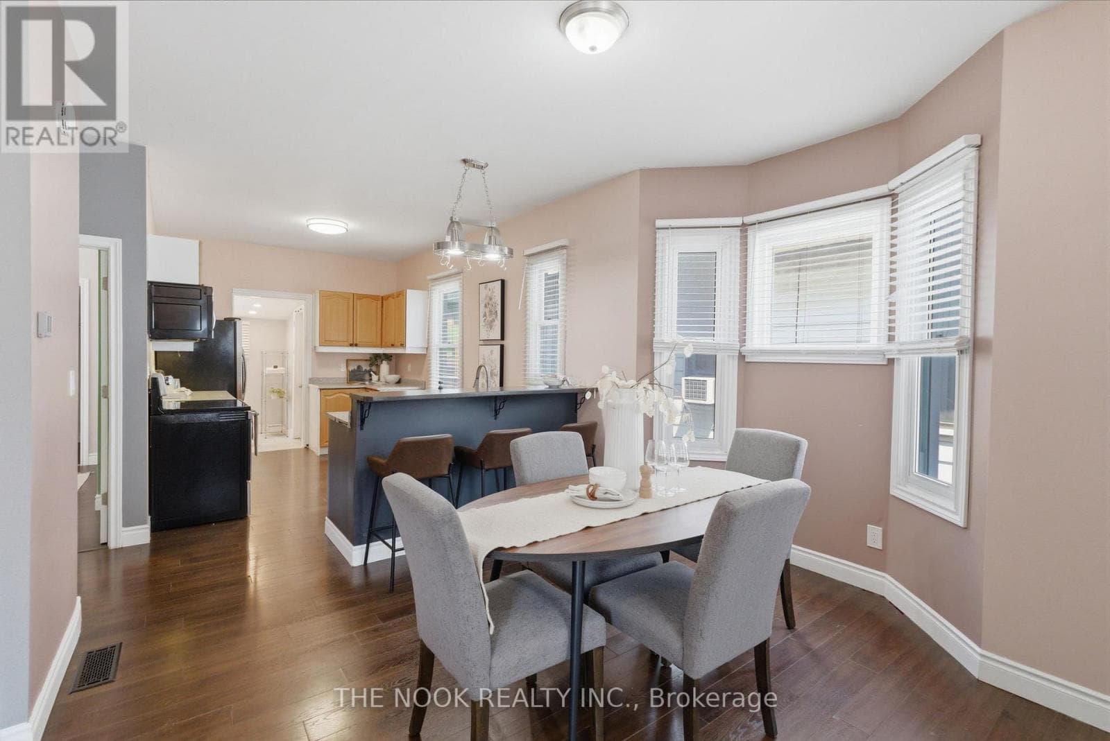 576 WOLFE STREET, Central Lakes — photo 3