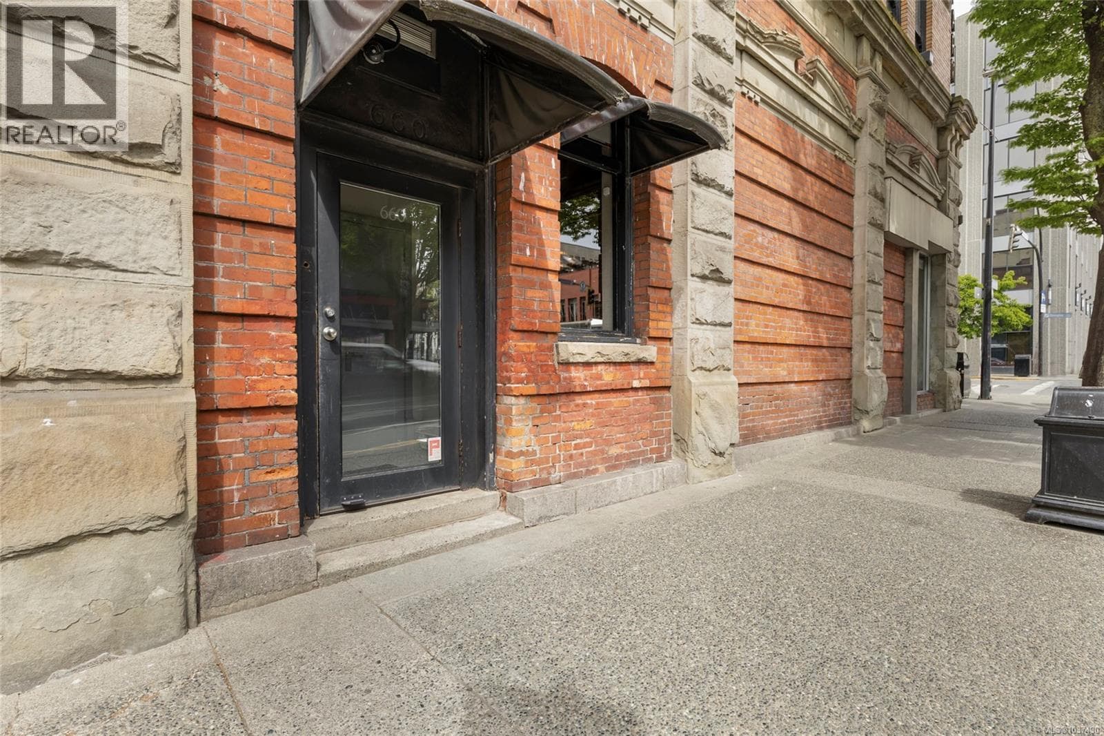 660 JOHNSON STREET, Victoria — photo 3