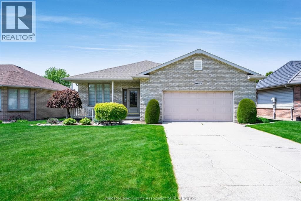 653 McNaughton AVENUE West in 