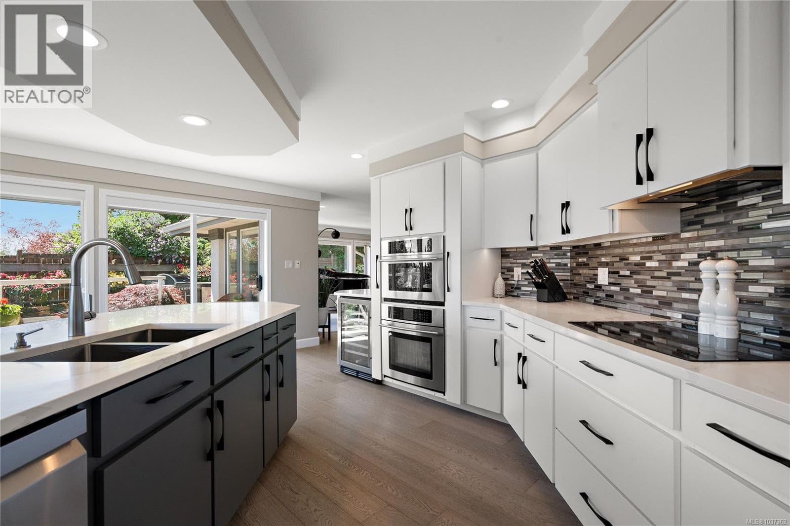 11096 GREENPARK DRIVE, Victoria — photo 4