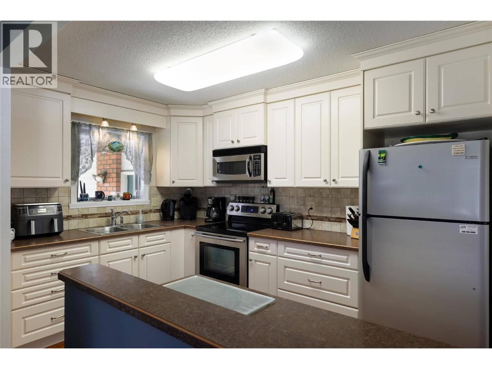 3035 HAYDEN Drive, Interior REALTORS® — photo 4
