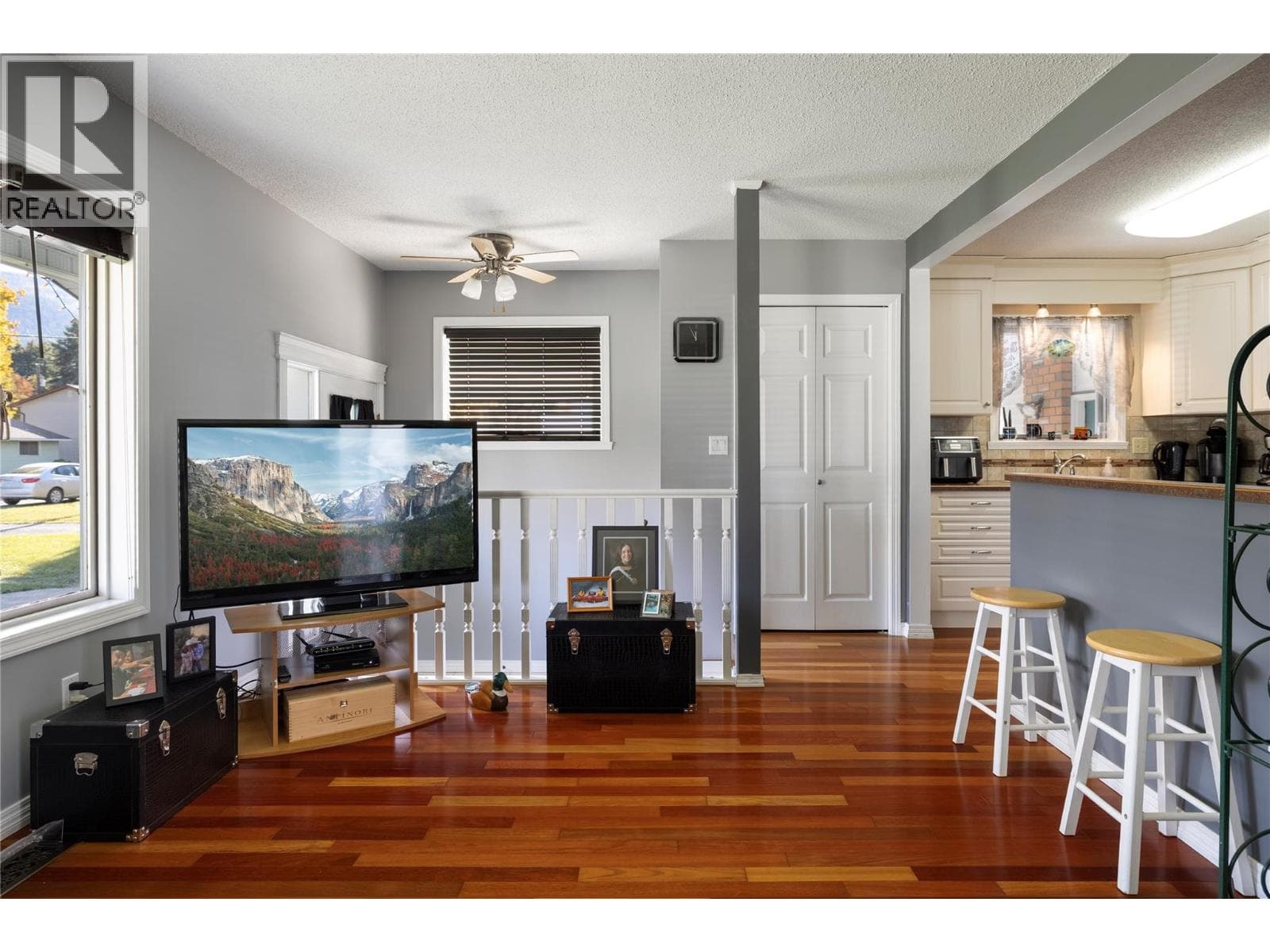 3035 HAYDEN Drive, Interior REALTORS® — photo 5