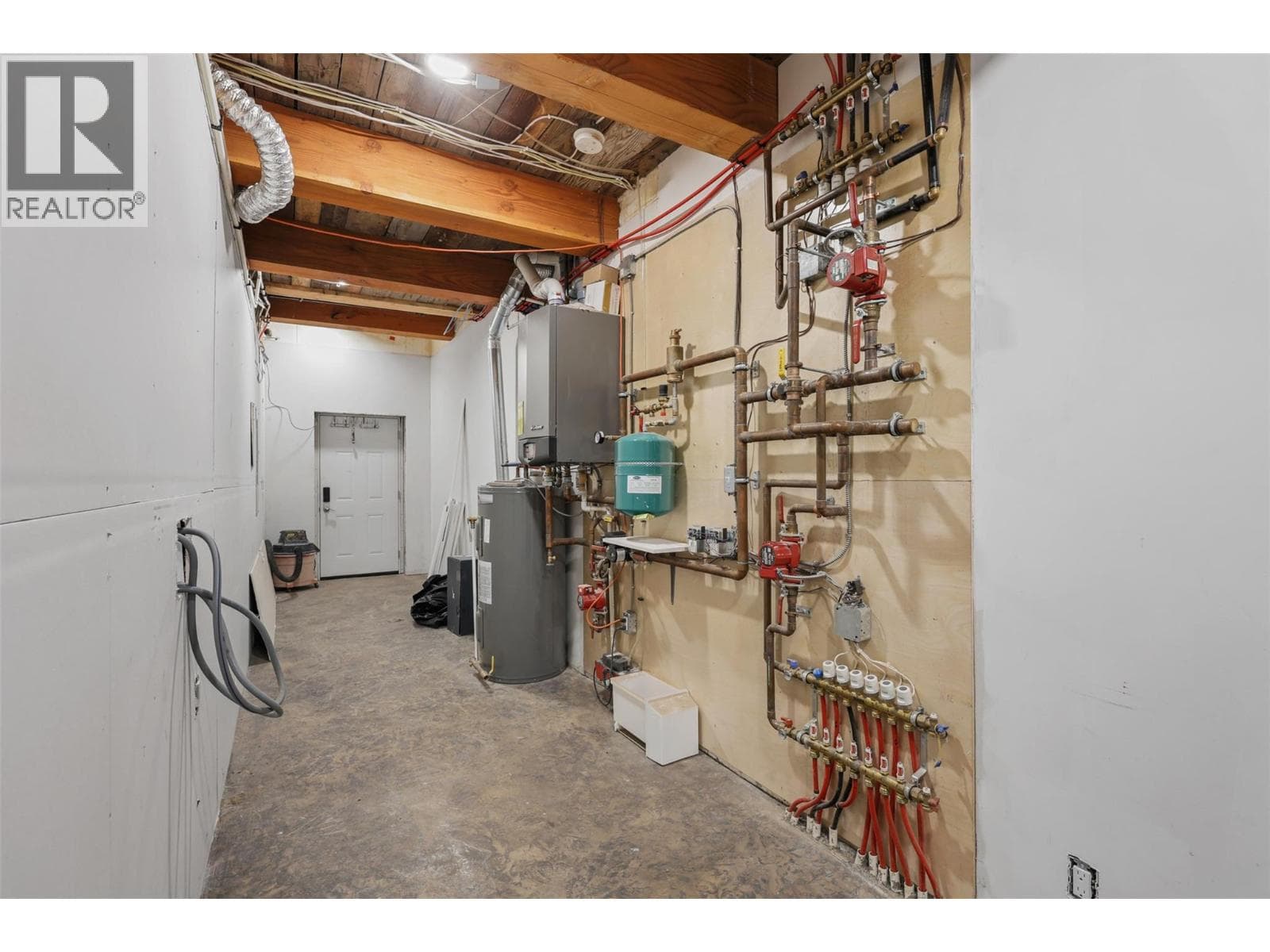 3685 Duck Range Road, Interior REALTORS®