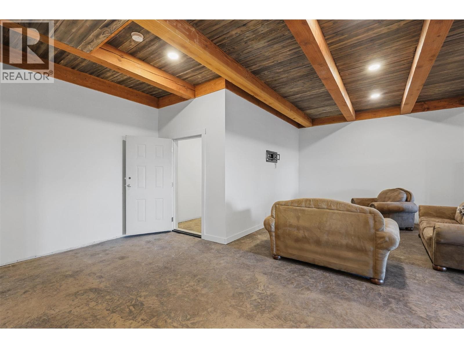 3685 Duck Range Road, Interior REALTORS® — photo 2