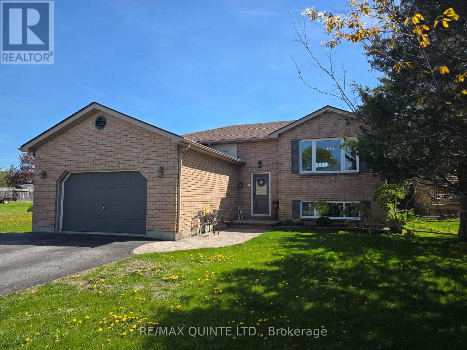 4 HARBOURVIEW CRESCENT in 