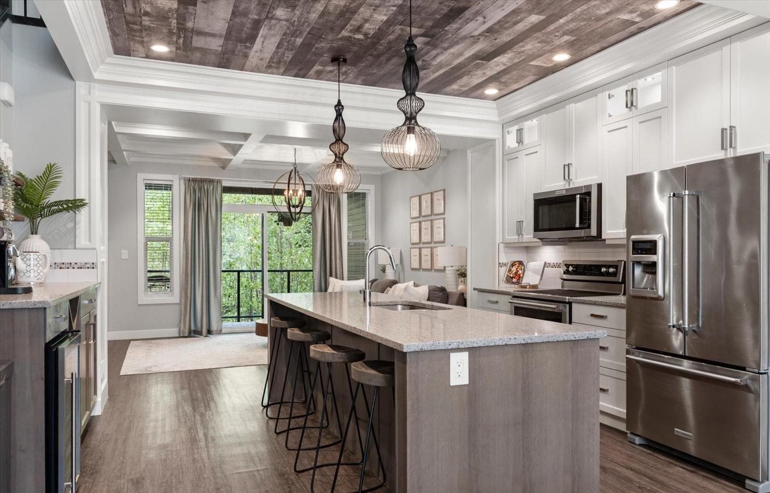 2 520 HOT SPRINGS ROAD, Harrison Hot Springs in 