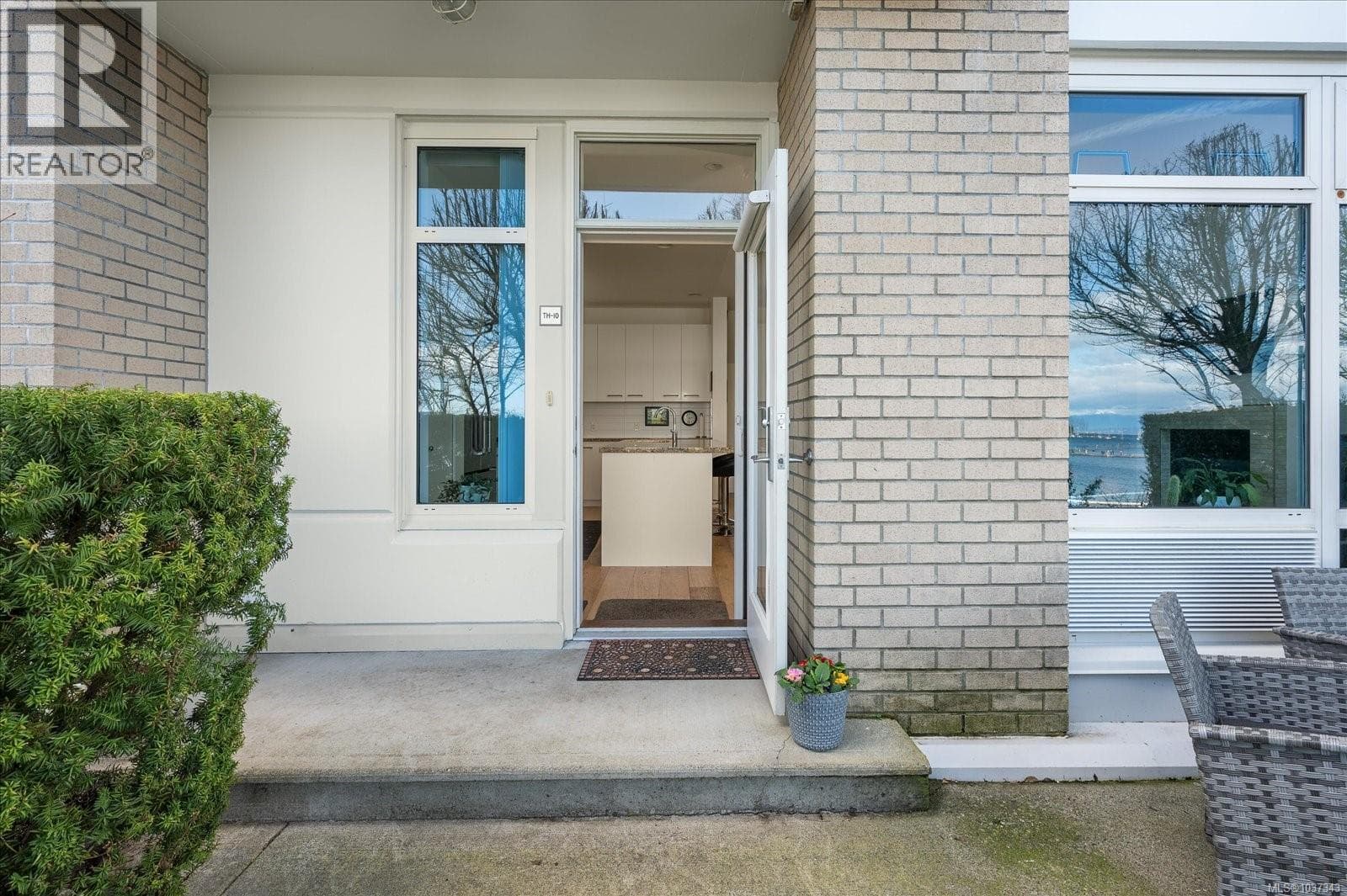 TH10 38 Front St, Vancouver Island — photo 4