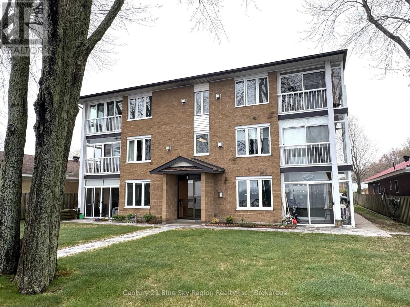 301 - 469 LAKESHORE DRIVE S in 