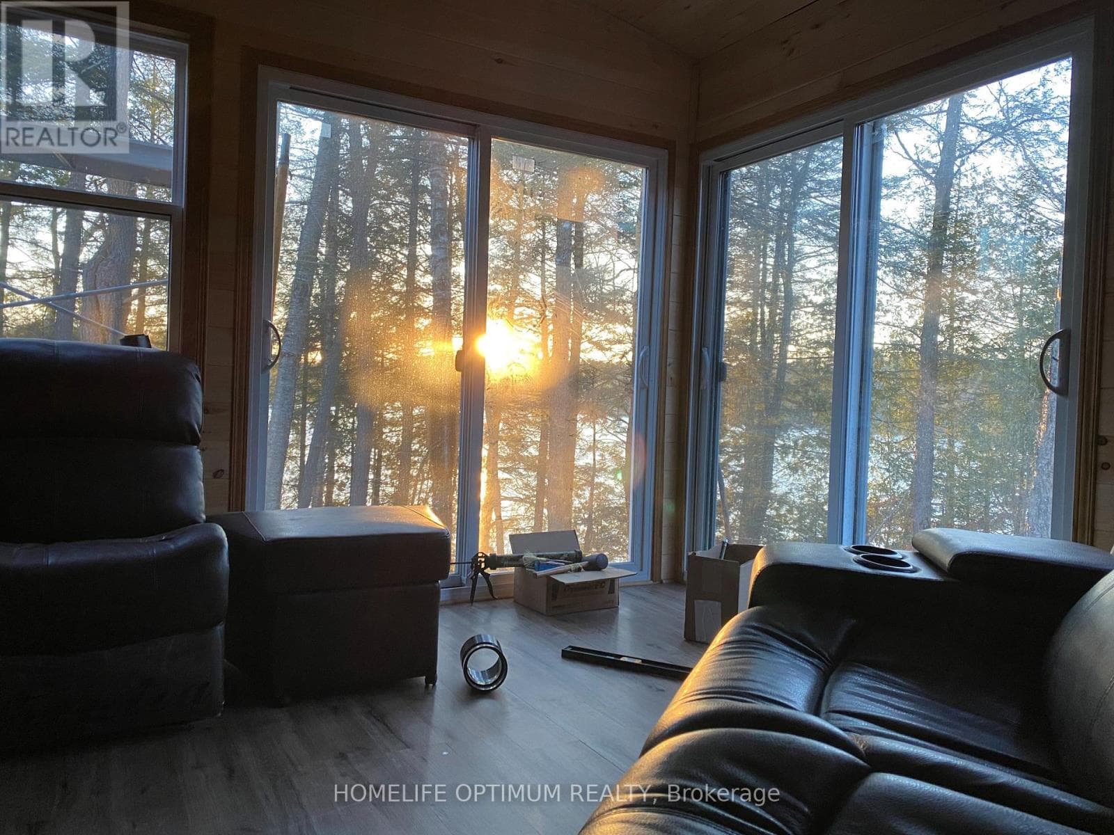 1086 CRYSTAL LAKE ROAD, Toronto