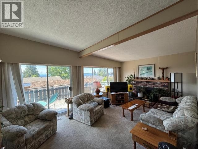 3749 STRATHCONA AVE, Powell River — photo 2