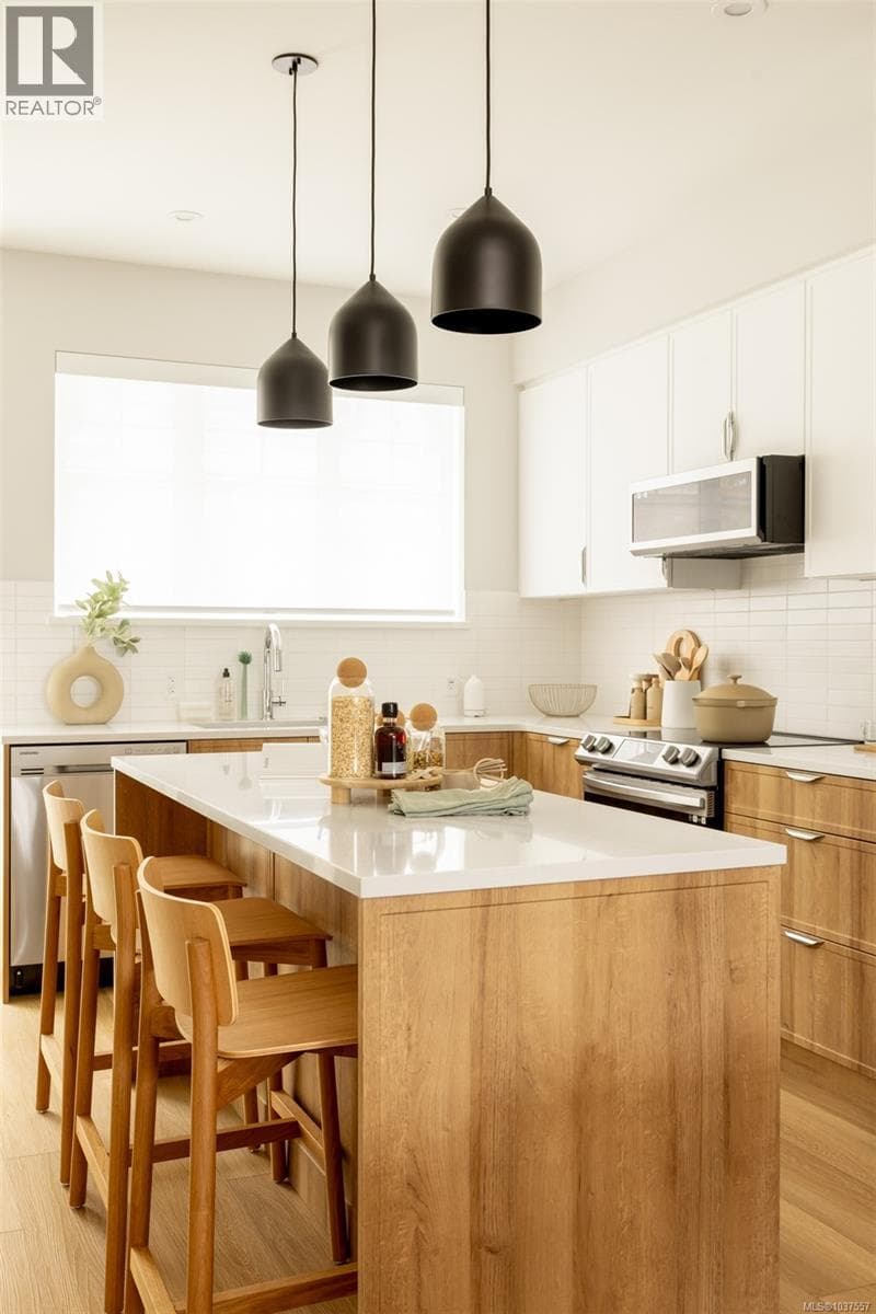 105 3230 Glendale Pl, Victoria — photo 4
