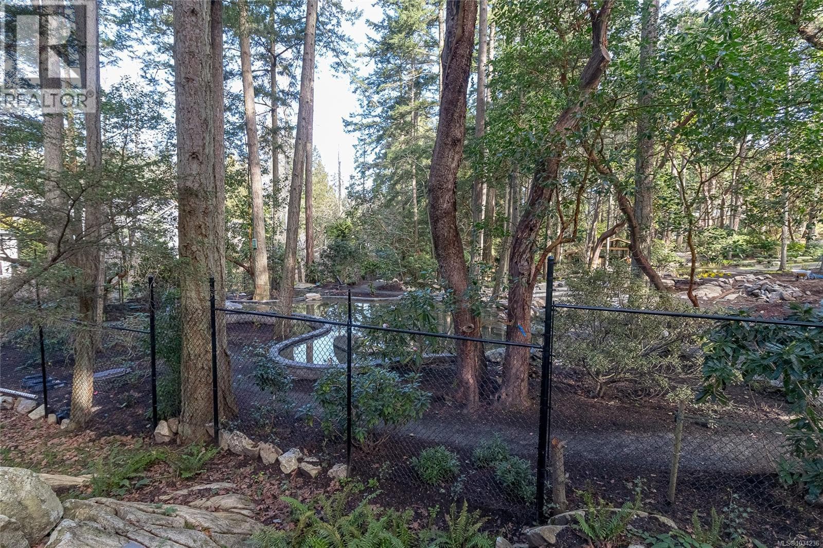 2660 MACDONALD DRIVE EAST, Victoria — photo 4
