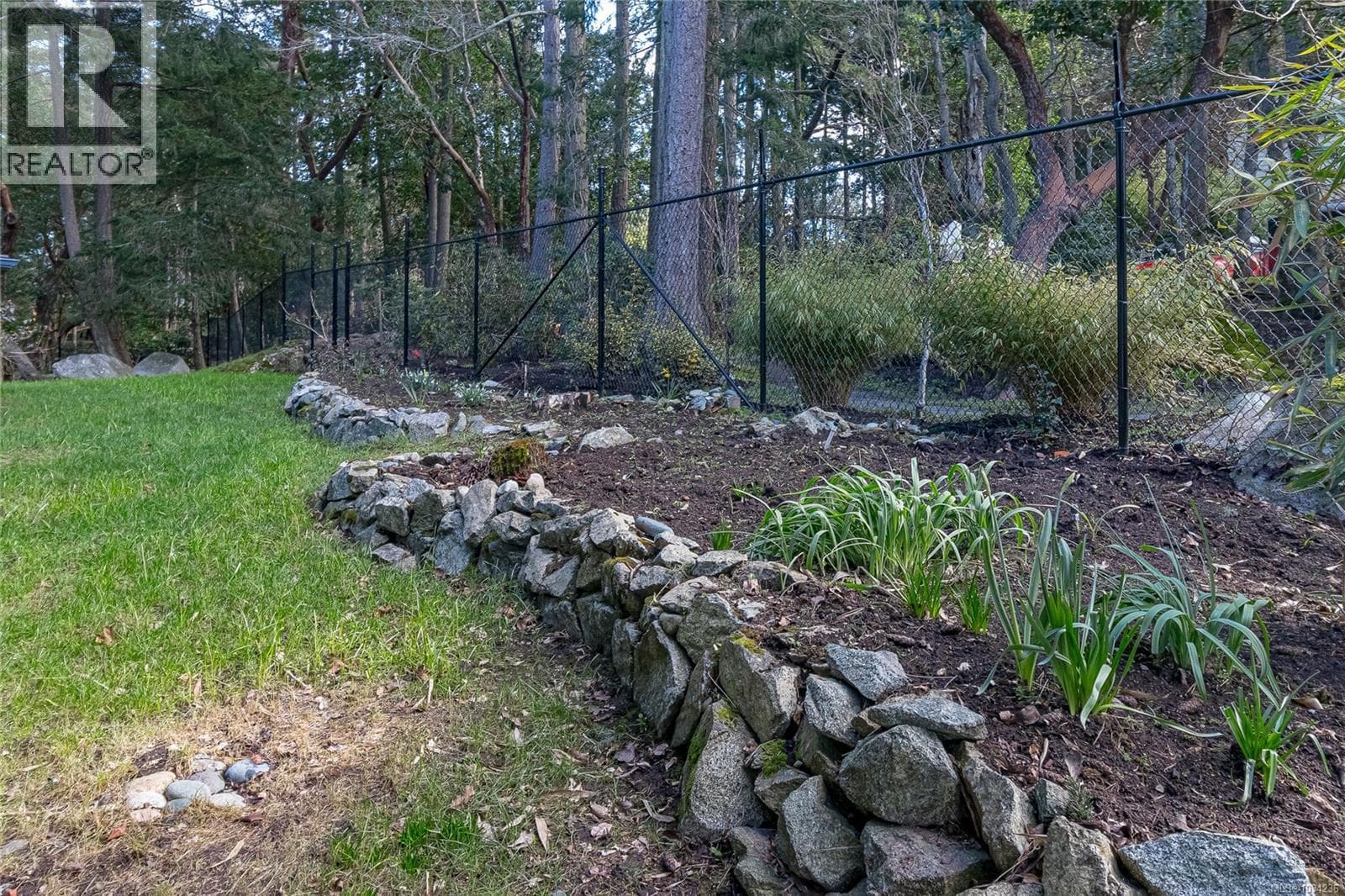 2660 MACDONALD DRIVE EAST, Victoria — photo 3
