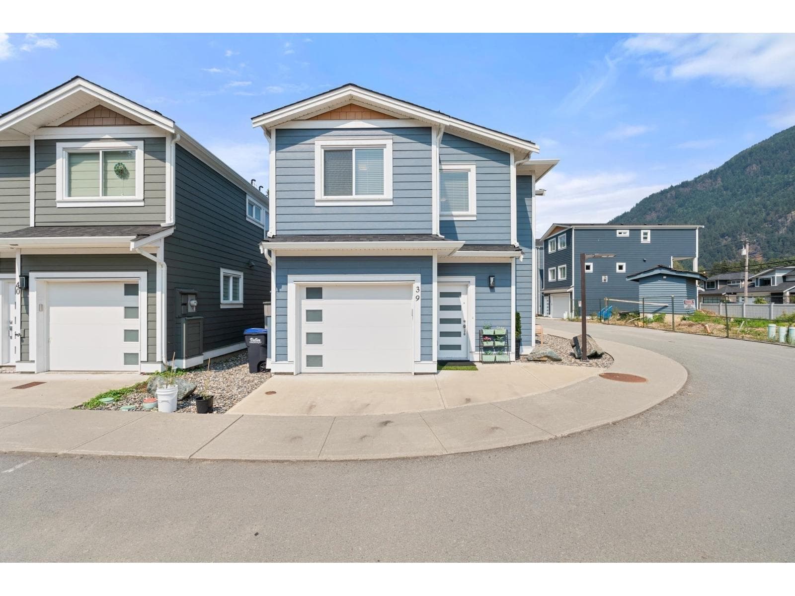 39 750 HOT SPRINGS ROAD HARRISON HOT SPRINGS in 