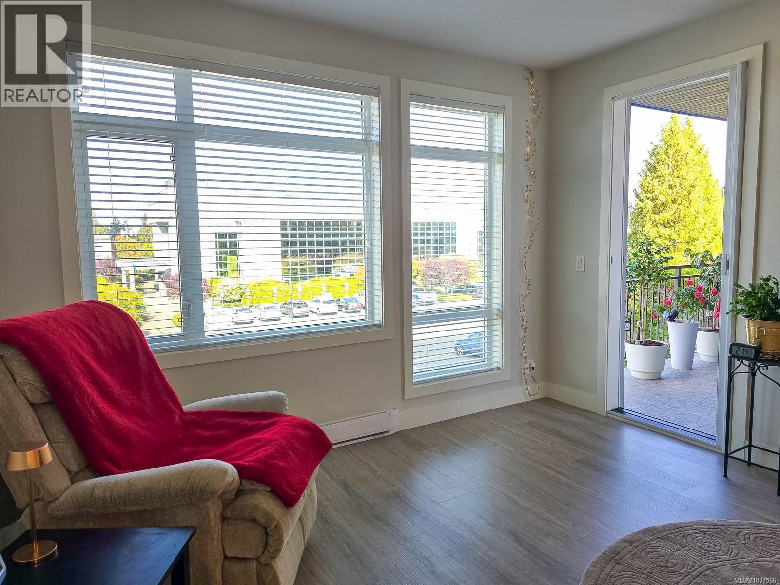 204 6544 Metral Dr, Vancouver Island — photo 4