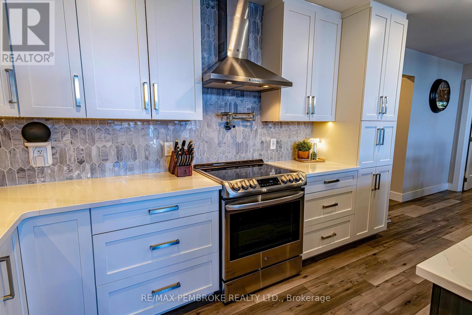 299 HOLIDAY LANE, Renfrew County