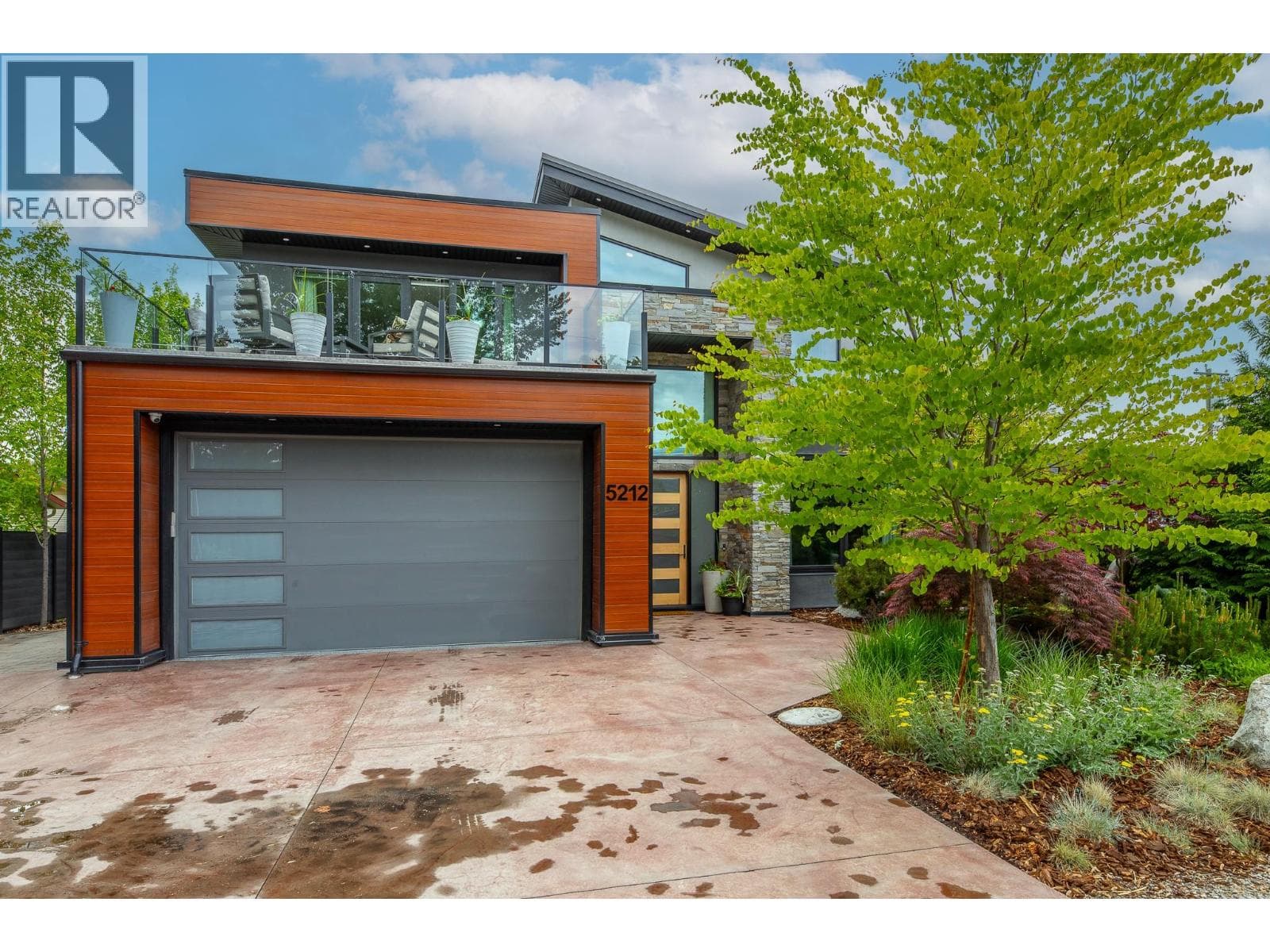 5212 WOODS Avenue in 