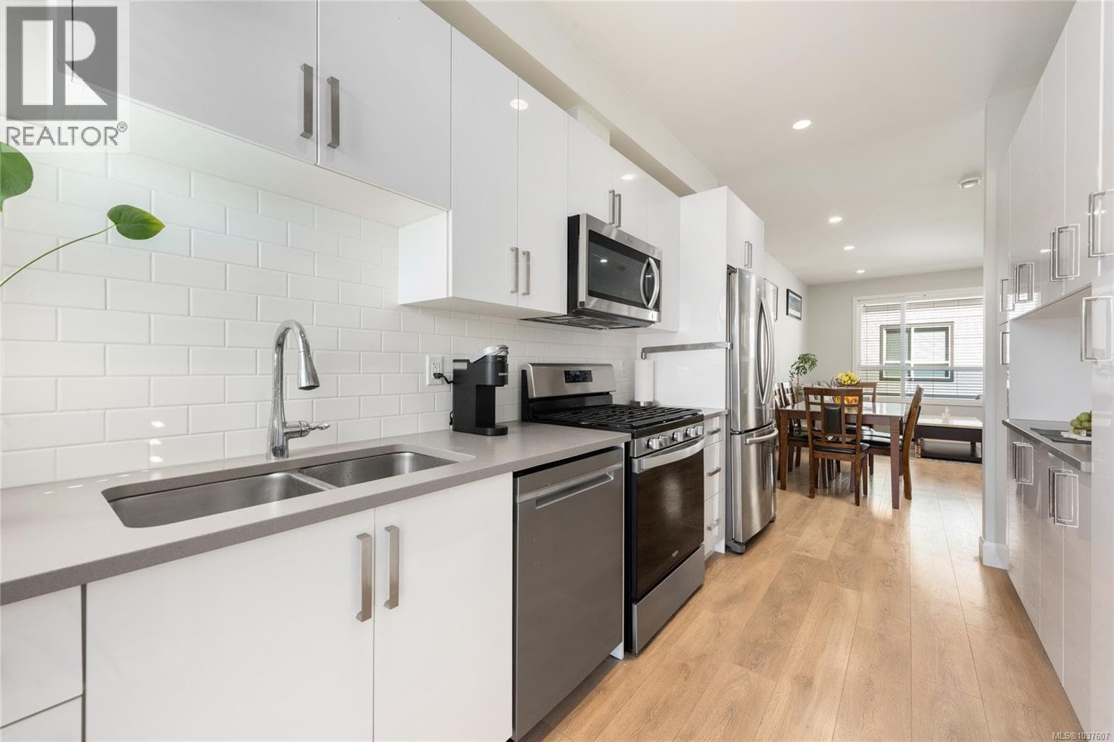 405 3351 Luxton Rd, Vancouver Island — photo 5