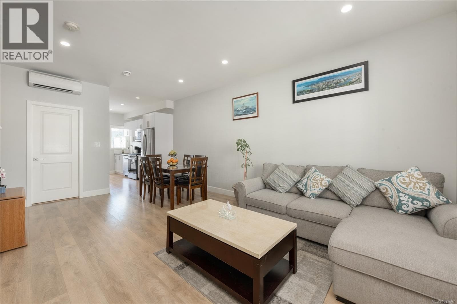 405 3351 Luxton Rd, Vancouver Island — photo 3