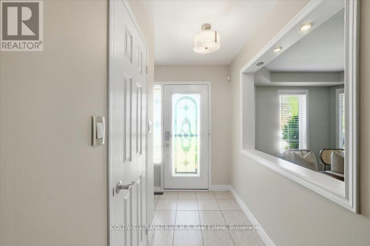 45 ANGIER CRESCENT, Central Lakes — photo 3