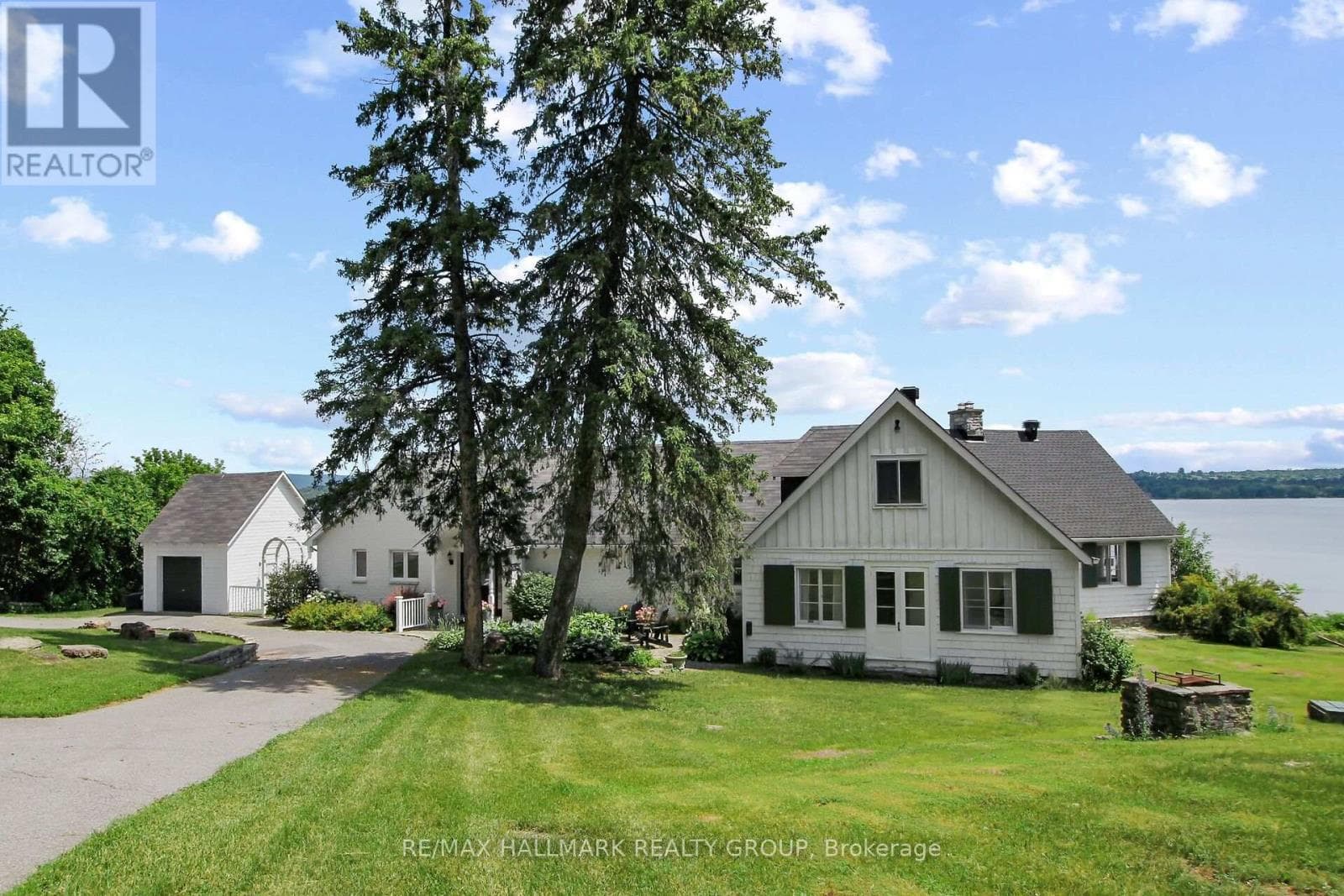 350 BERRY SIDE ROAD in DUNROBIN