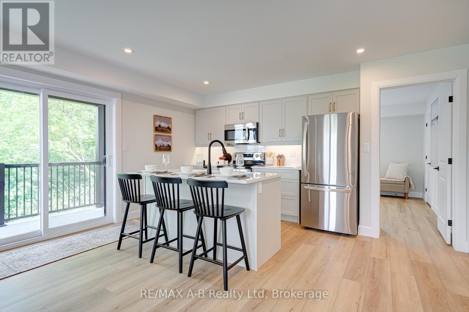 3 - 428 QUEEN STREET W, OnePoint — photo 2