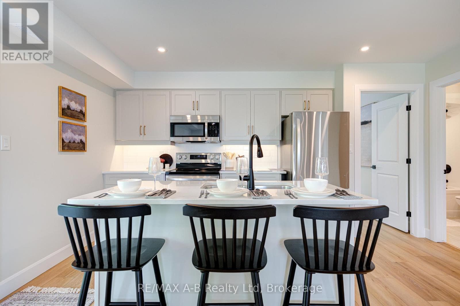 3 - 428 QUEEN STREET W, OnePoint — photo 3