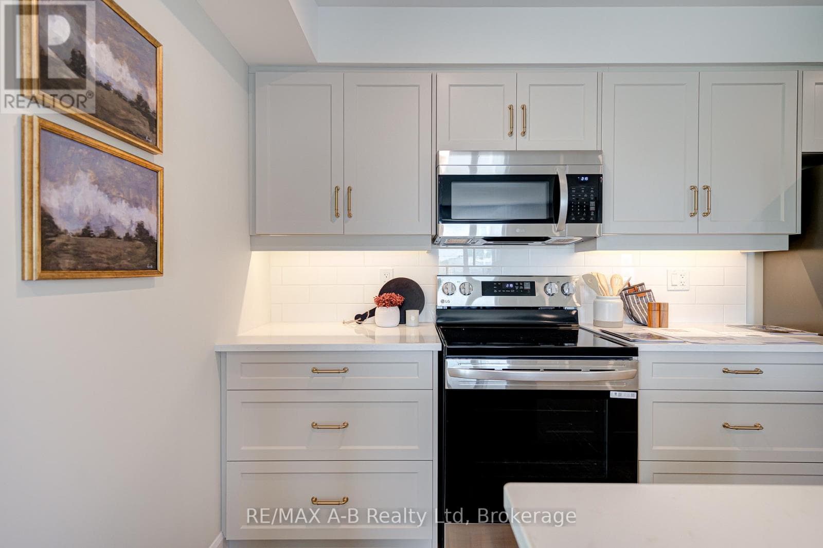 3 - 428 QUEEN STREET W, OnePoint — photo 4