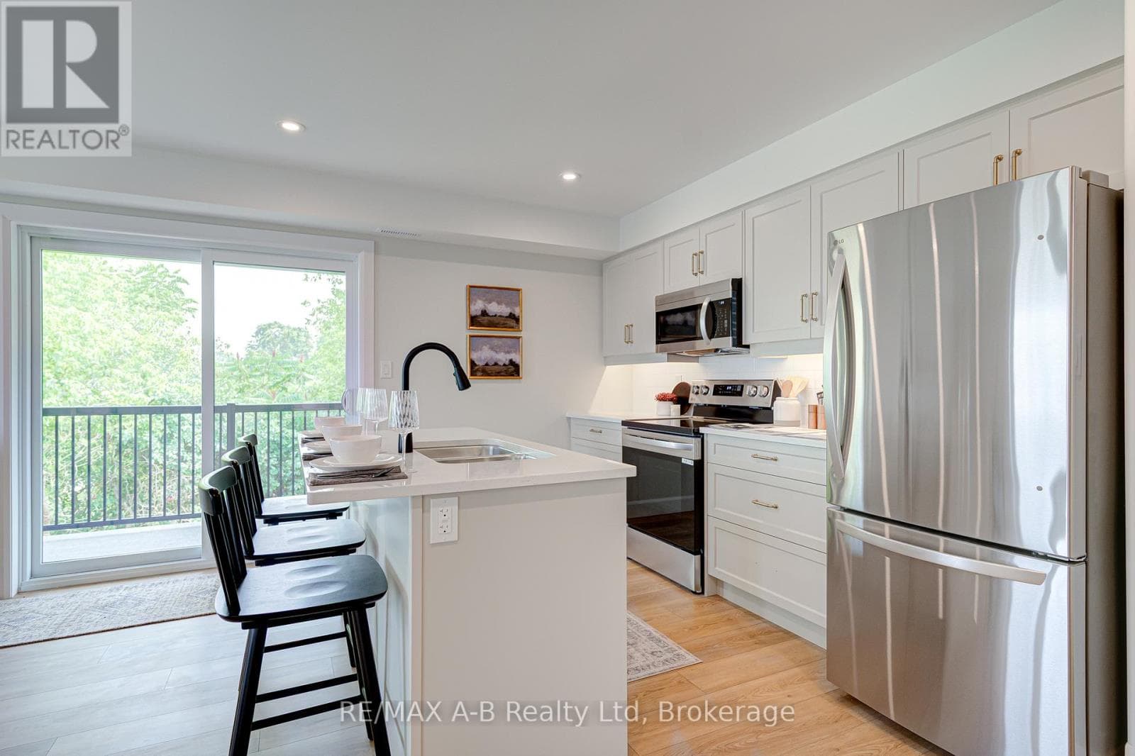 3 - 428 QUEEN STREET W, OnePoint — photo 5