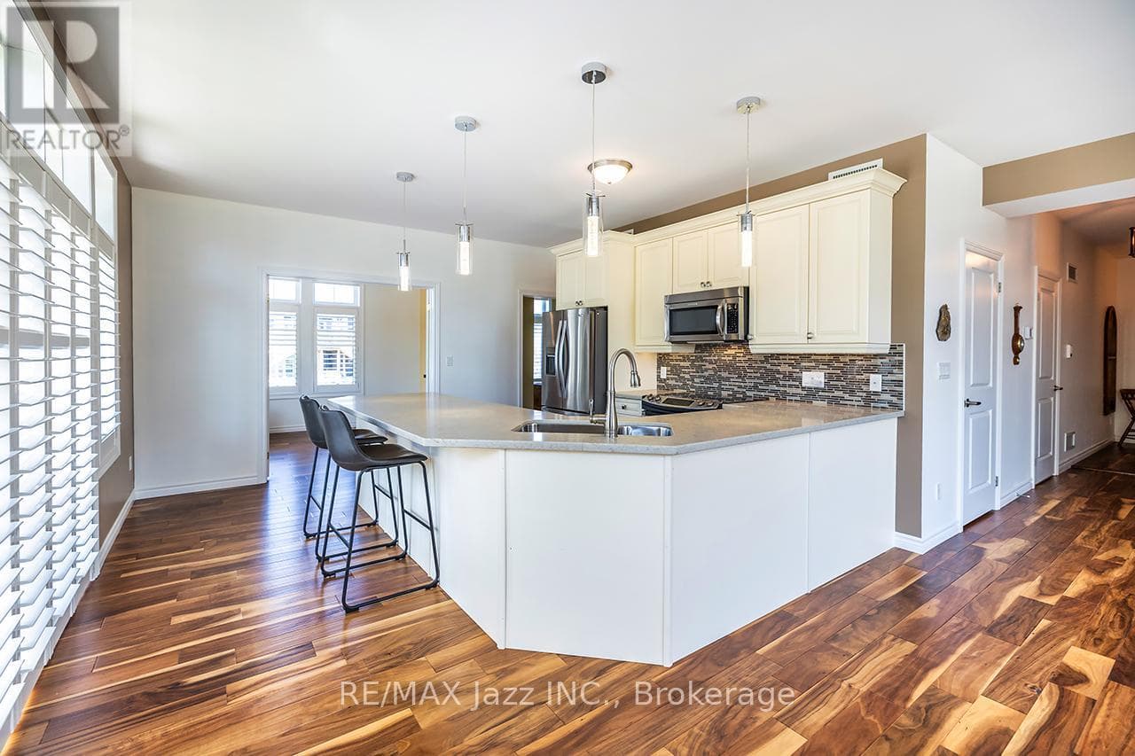 111 - 29 LAKEWOOD CRESCENT in Harvey