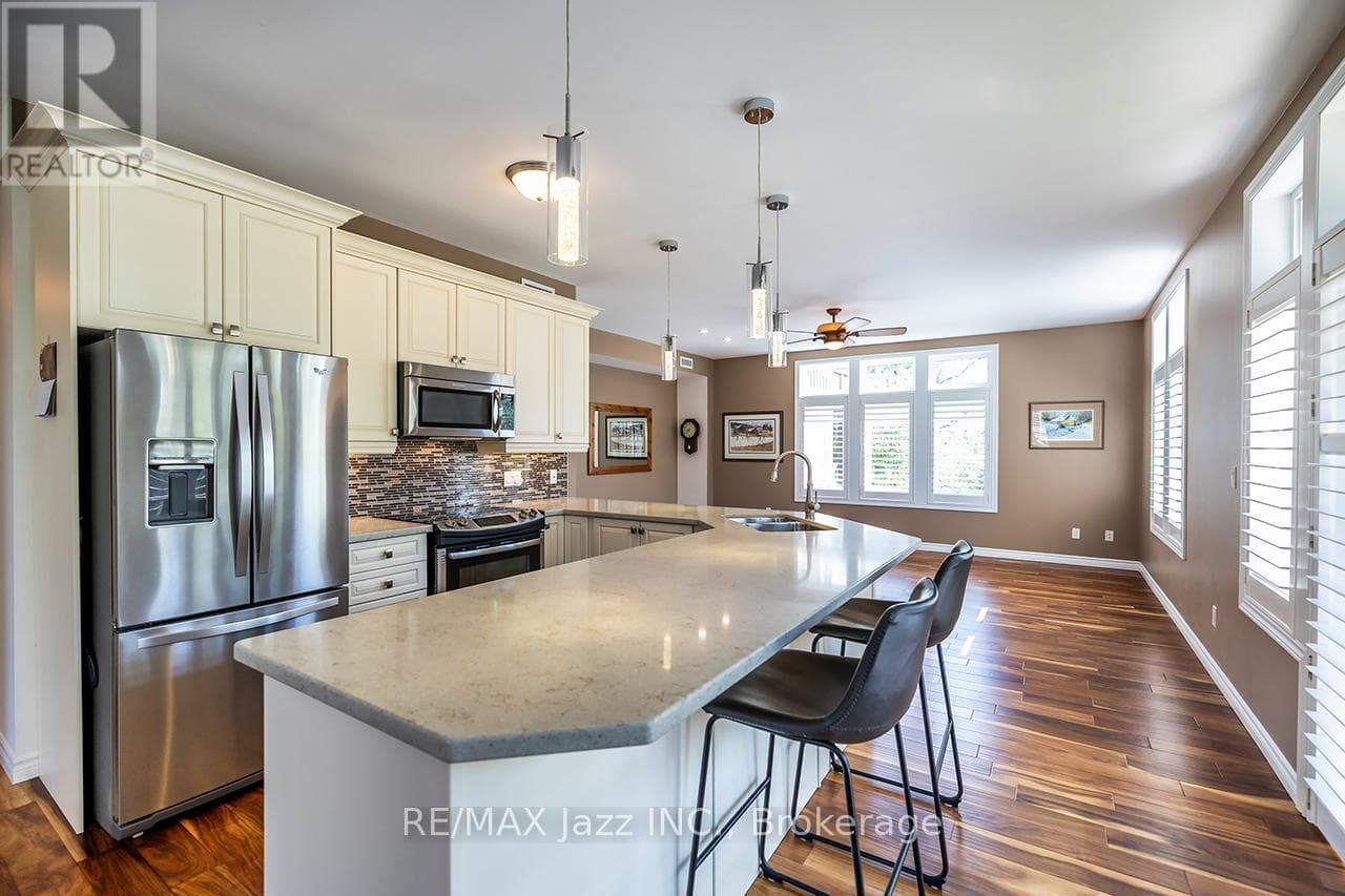 111 - 29 LAKEWOOD CRESCENT, Central Lakes — photo 2