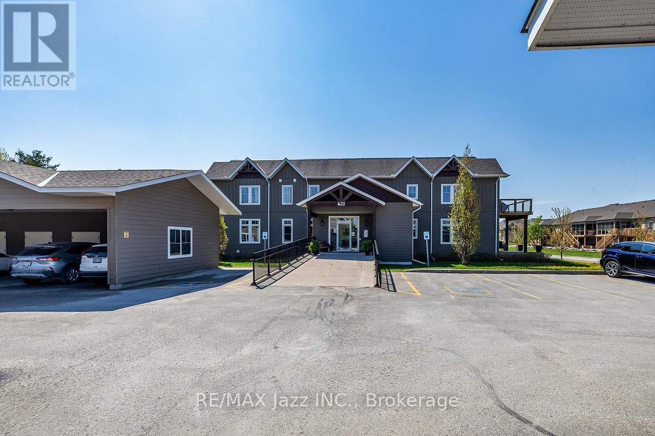 111 - 29 LAKEWOOD CRESCENT, Central Lakes — photo 3