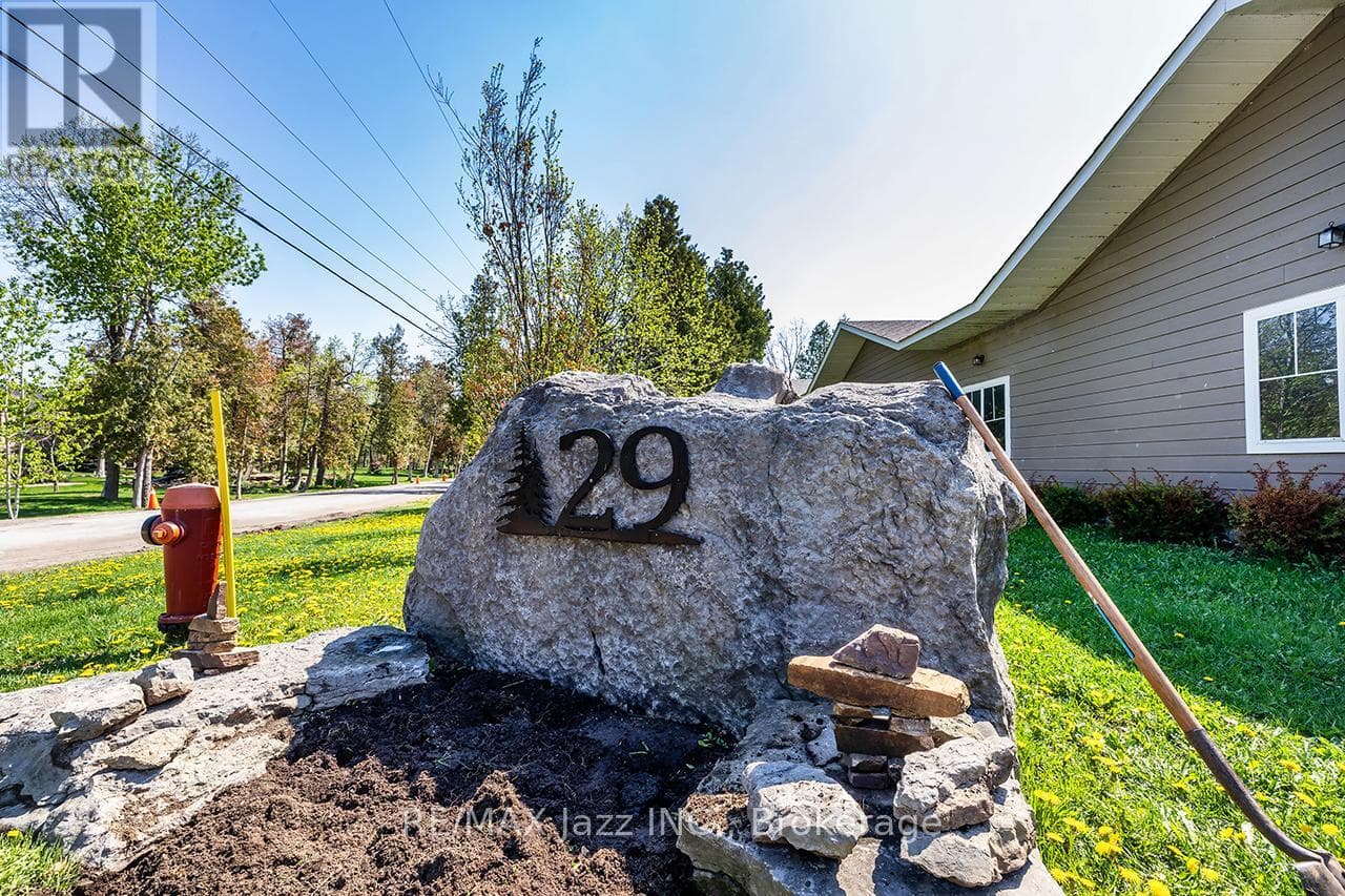 111 - 29 LAKEWOOD CRESCENT, Central Lakes — photo 4