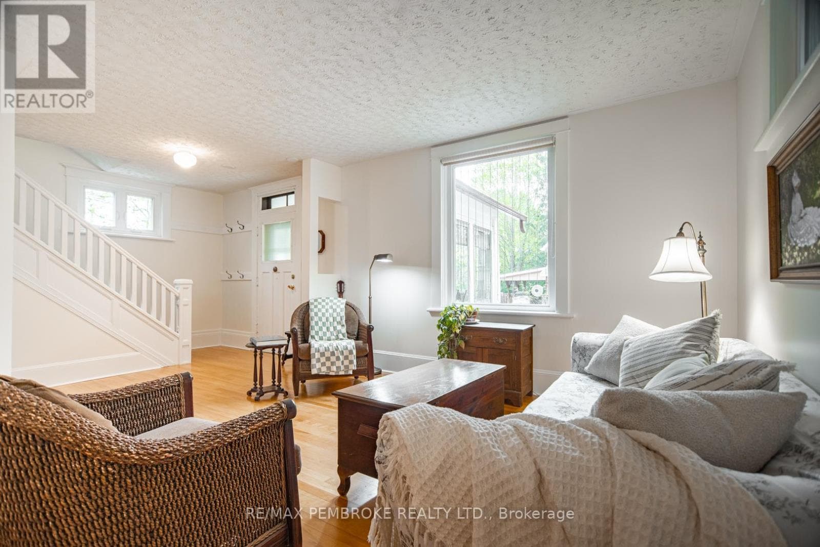 348 ESTHER STREET, Renfrew County — photo 4