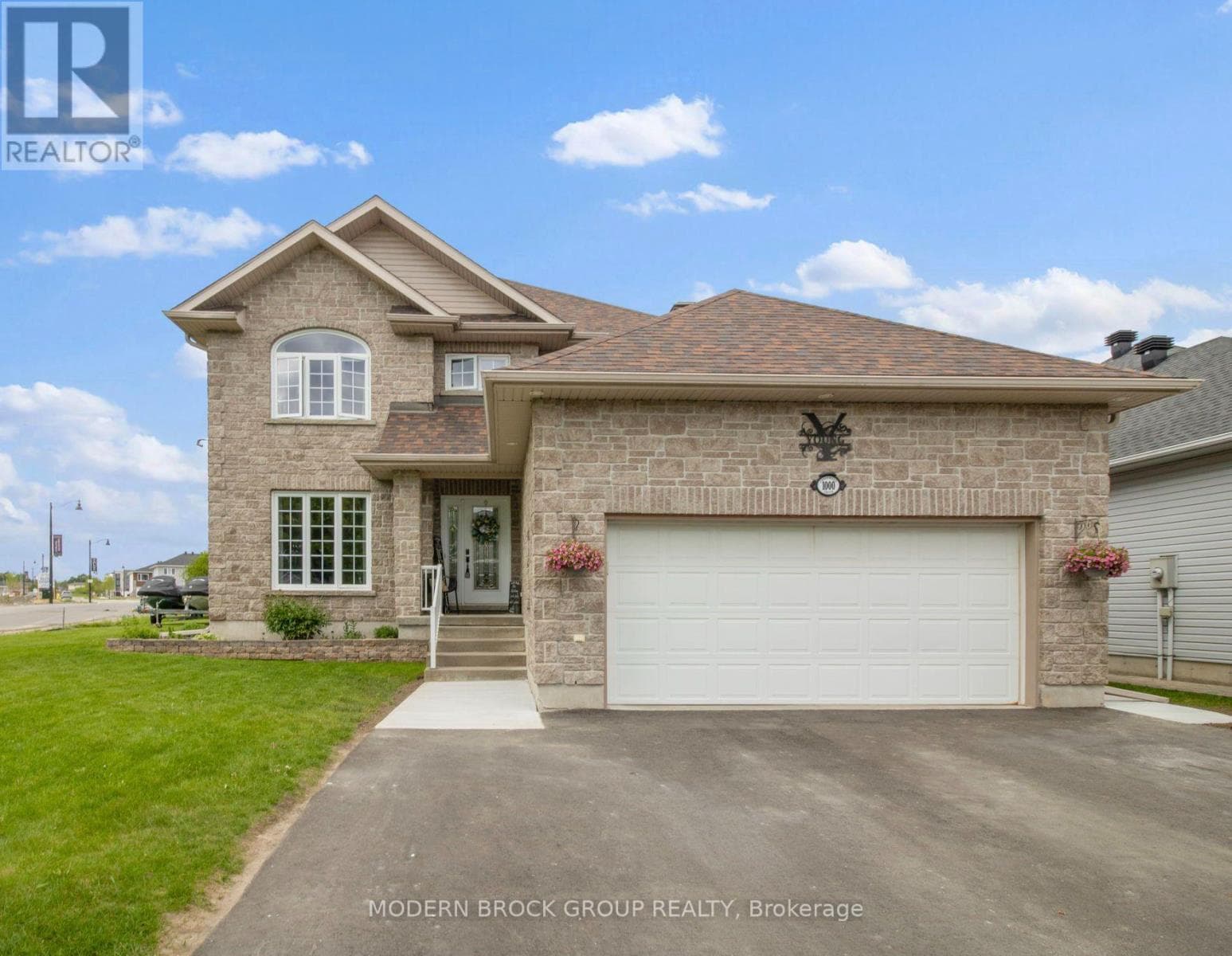1000 CRESTWOOD DRIVE in 