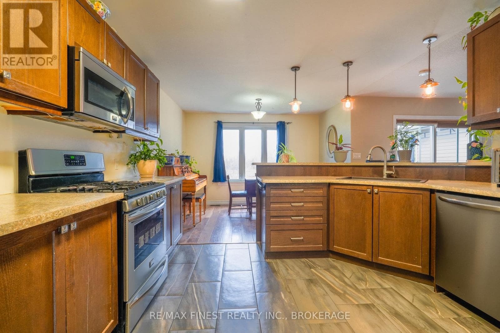 23 CREIGHTON DRIVE, Kingston — photo 5