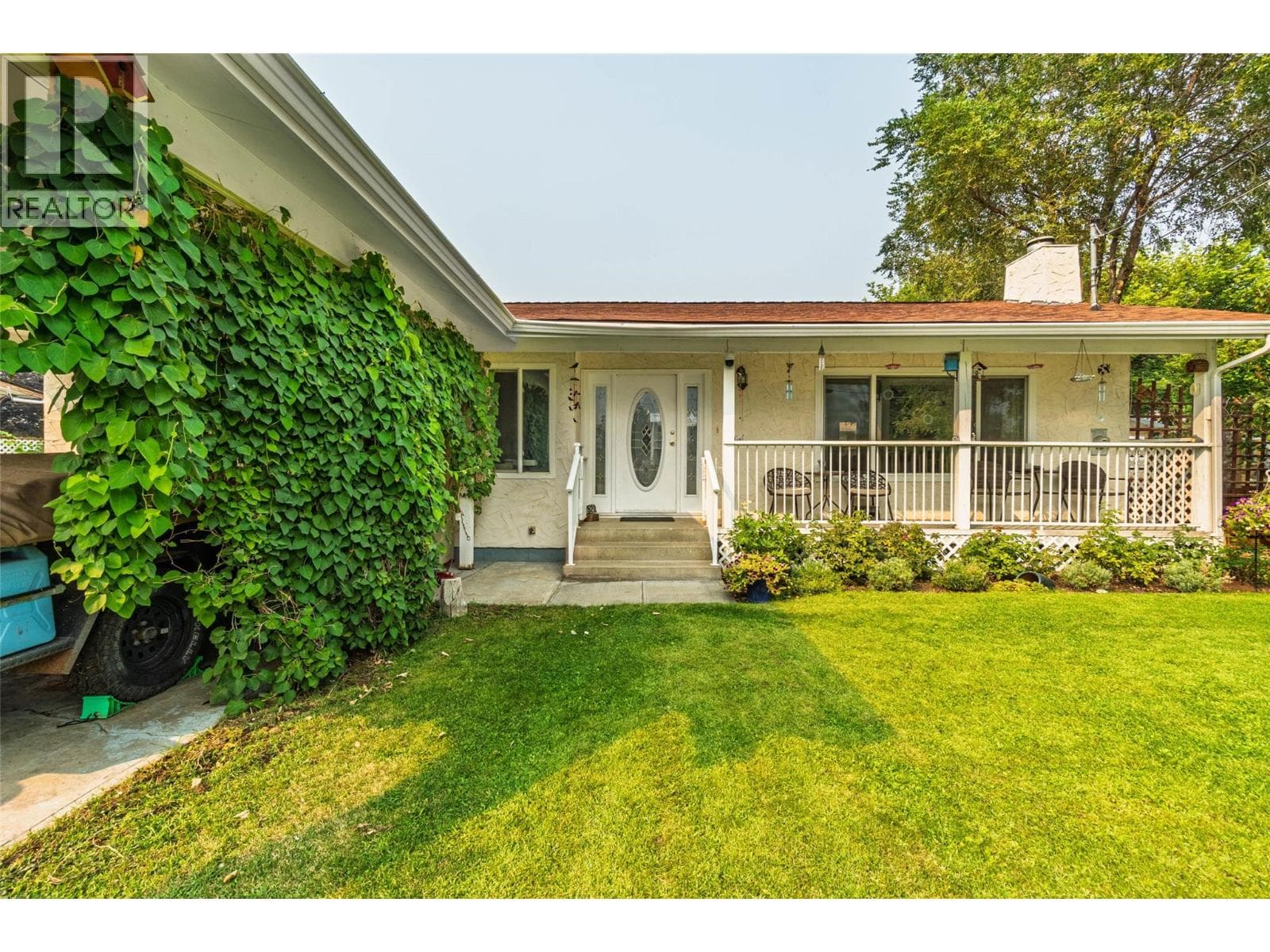 520 3RD Avenue, Interior REALTORS® — photo 3