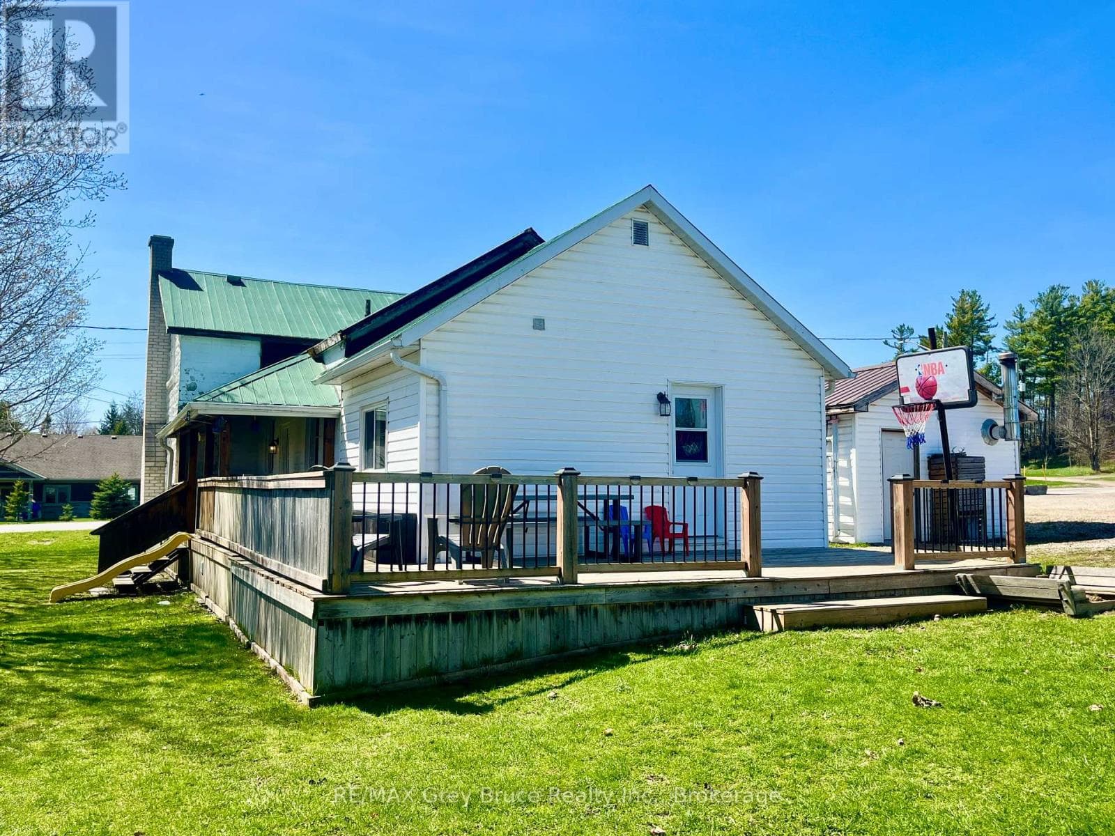 141 YONGE STREET NORTH in 