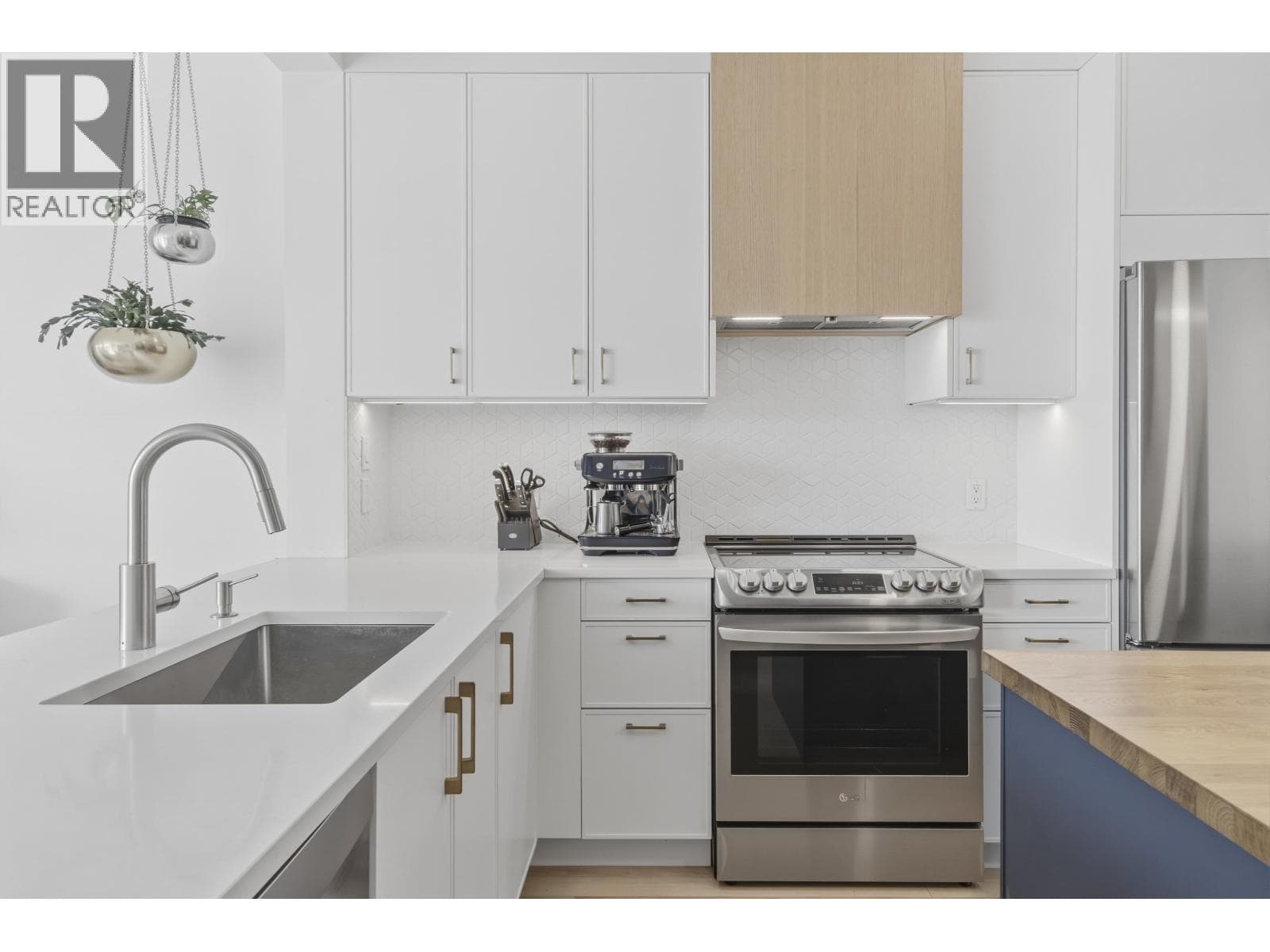 6 1024 GLACIER VIEW DRIVE, Greater Vancouver — photo 3