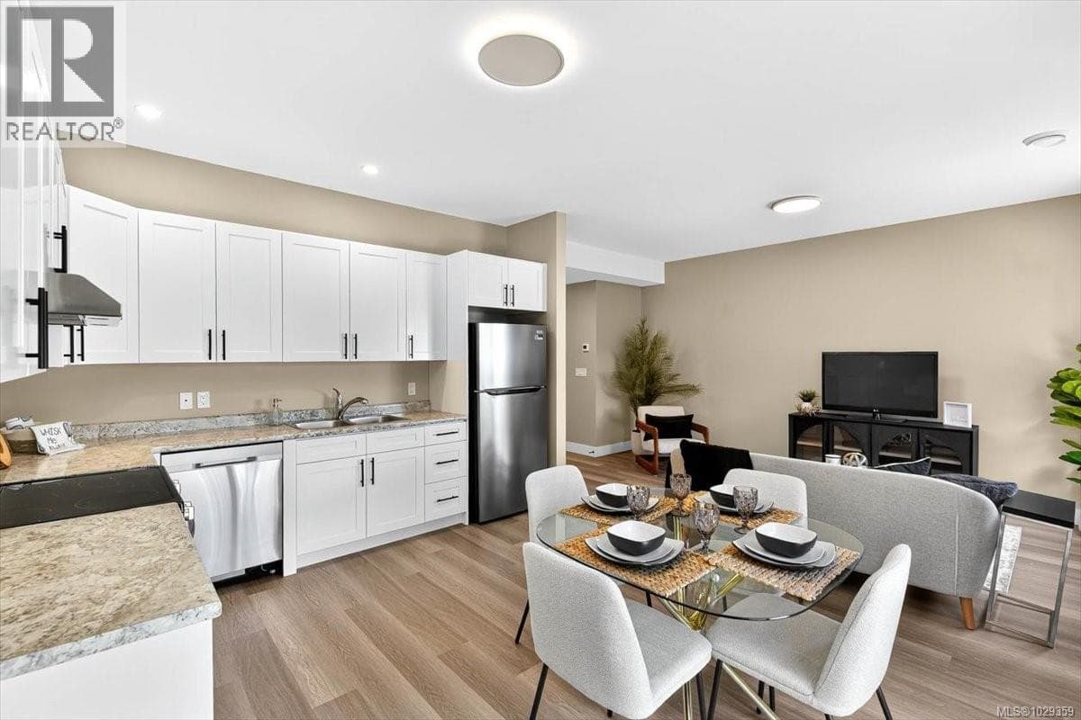 101 5535 WOODLAND CRESCENT EAST, Vancouver Island — photo 2