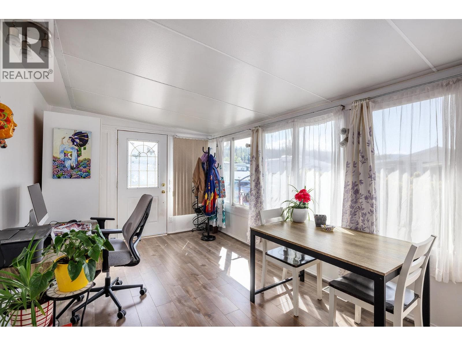 267 415 COMMONWEALTH ROAD, Interior REALTORS® — photo 4
