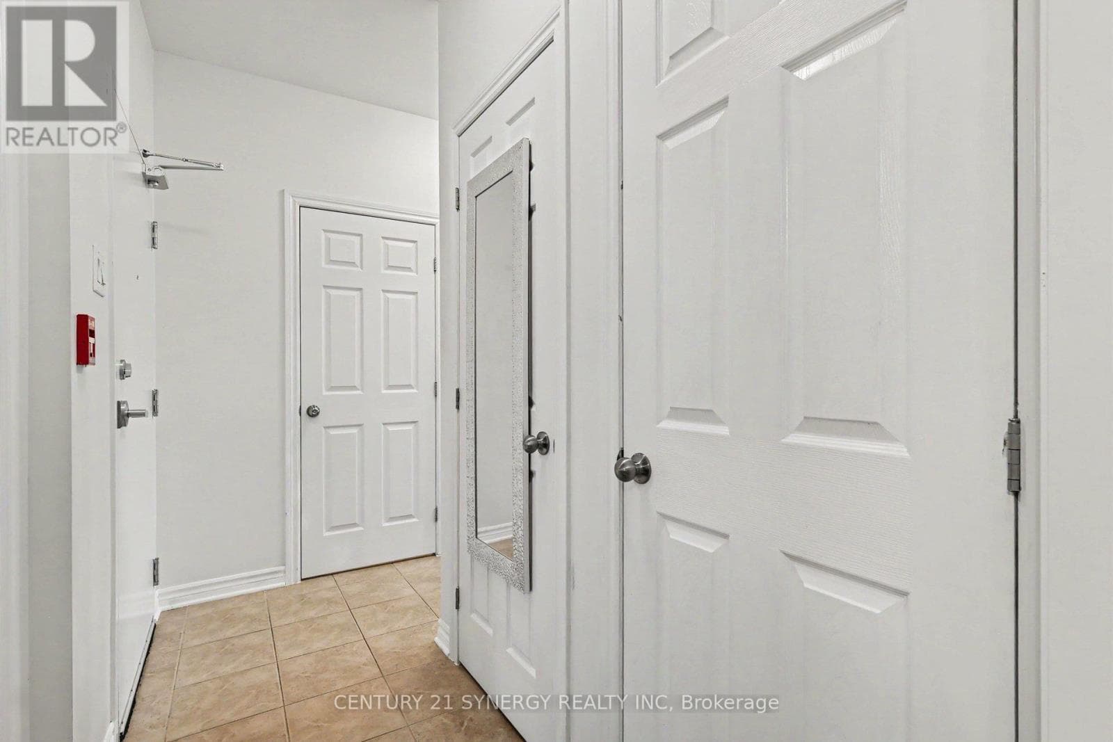 318 D EVEREST PRIVATE, Ottawa — photo 3